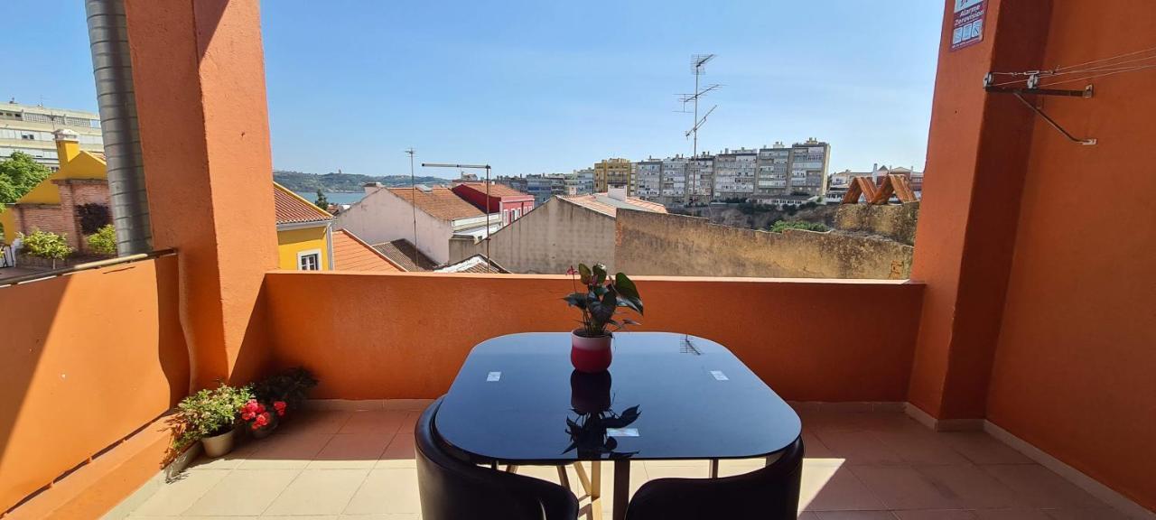 Relax In Lisbon For 4 People With Terrace And Parking Apartment Ngoại thất bức ảnh