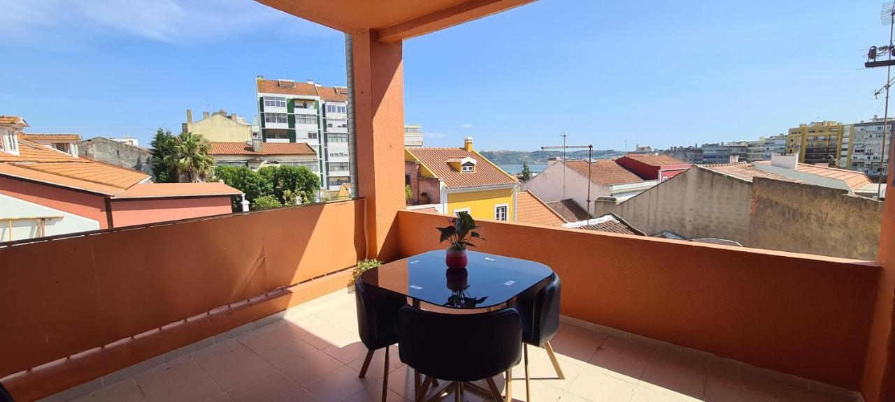 Relax In Lisbon For 4 People With Terrace And Parking Apartment Ngoại thất bức ảnh